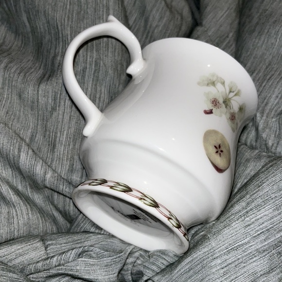 Fine Bone China - Queen’s Hookers Fruit - Picture 6 of 8